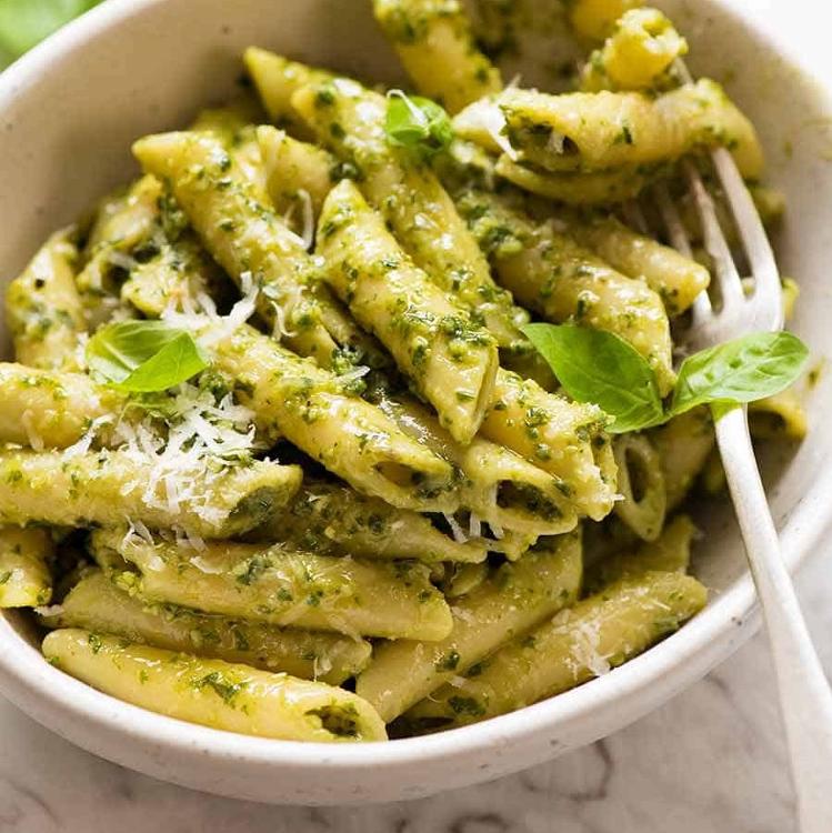 Salade de pâtes au pesto à l'ail des ours